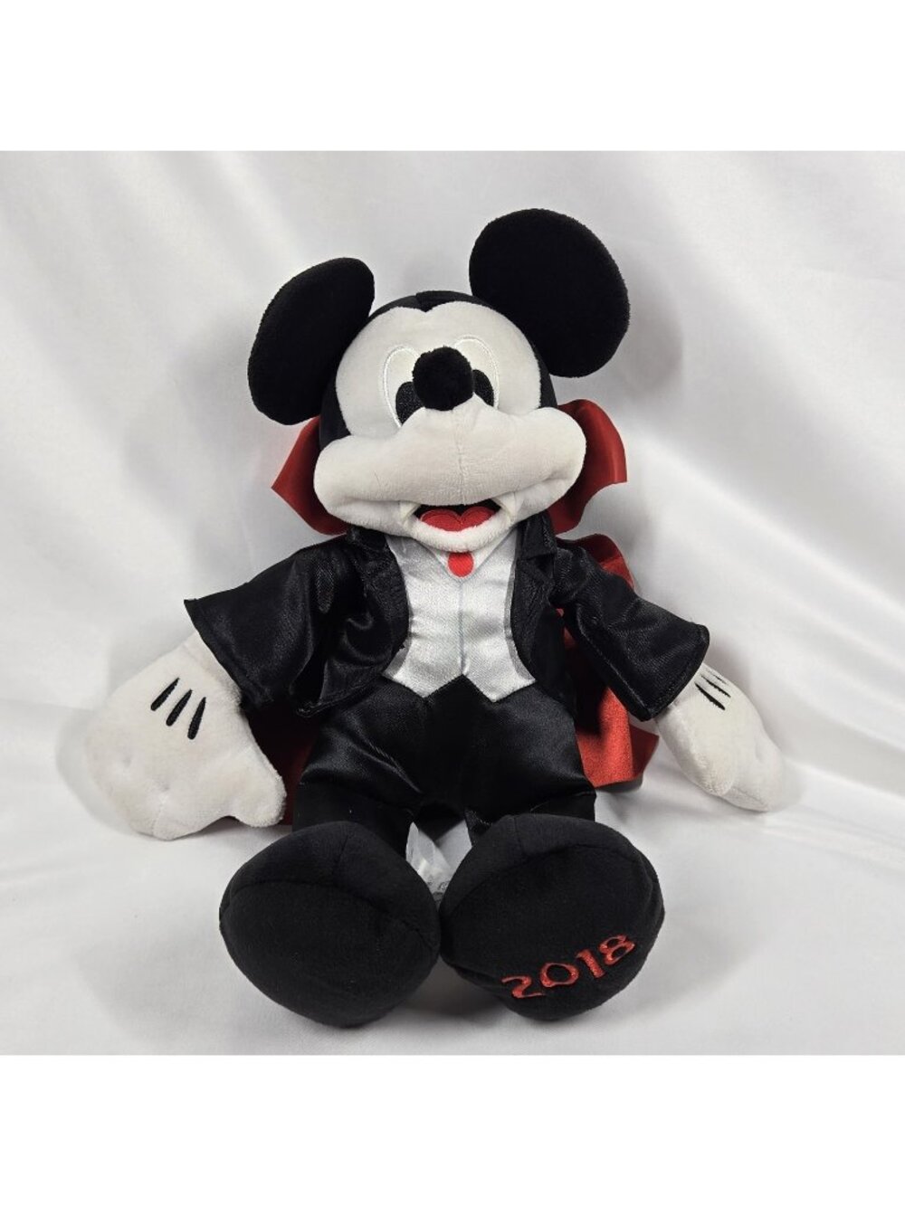 Disney Collections Mickey Mouse Vampire 14” Plush 2018 Halloween Dracula